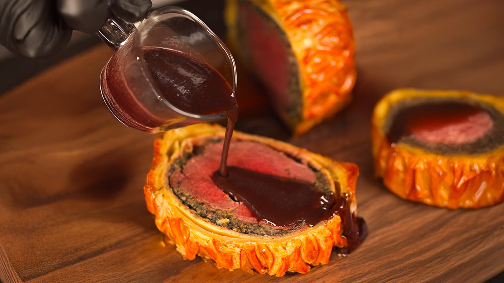 Master Beef Wellington: Easy Recipe with Truffle Red Wine Sauce